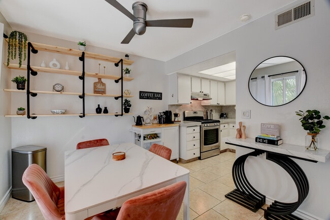 Building Photo - 4338 Caliente St
