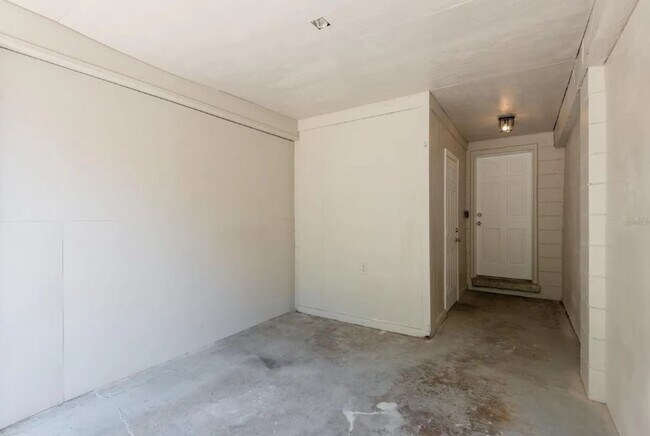 Building Photo - Housing Voucher Accepted: Charming 3-Bedro...