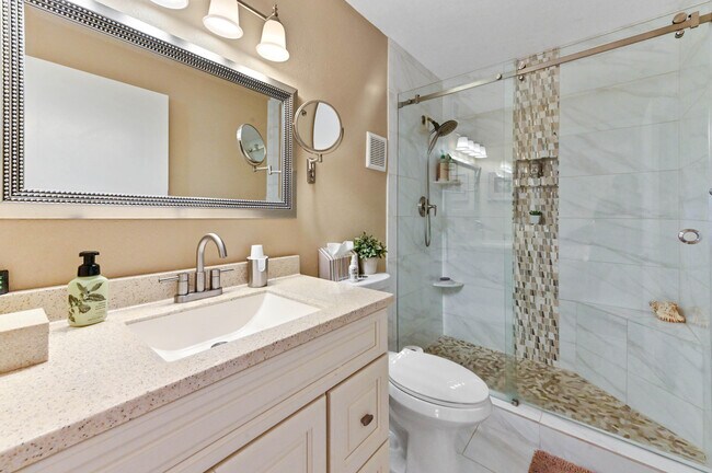 Building Photo - 15217 Lakes of Delray Blvd