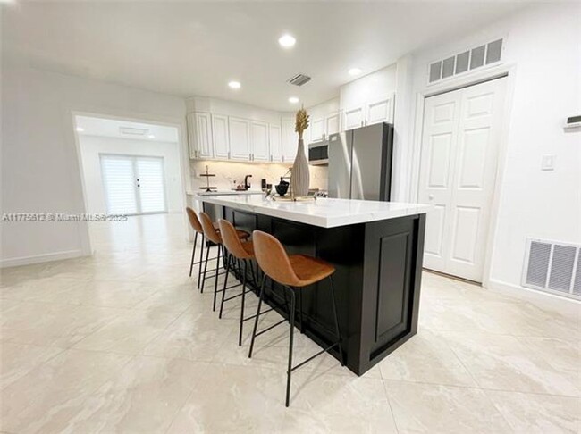Building Photo - 1395 SW 59th Ave