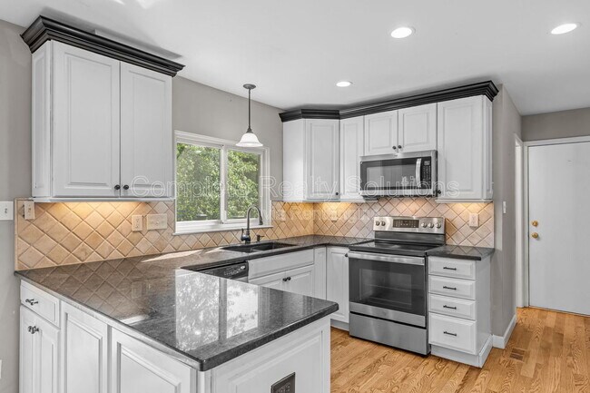 Building Photo - 16610 Green Needle Ct