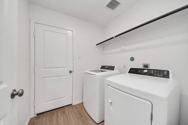 Building Photo - 9010 Estes Lks Dr