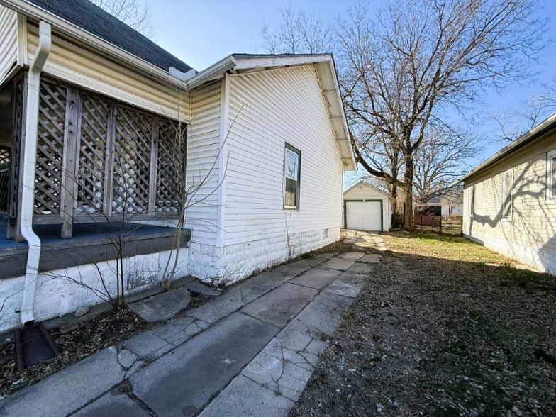 Building Photo - 1739 S Water St