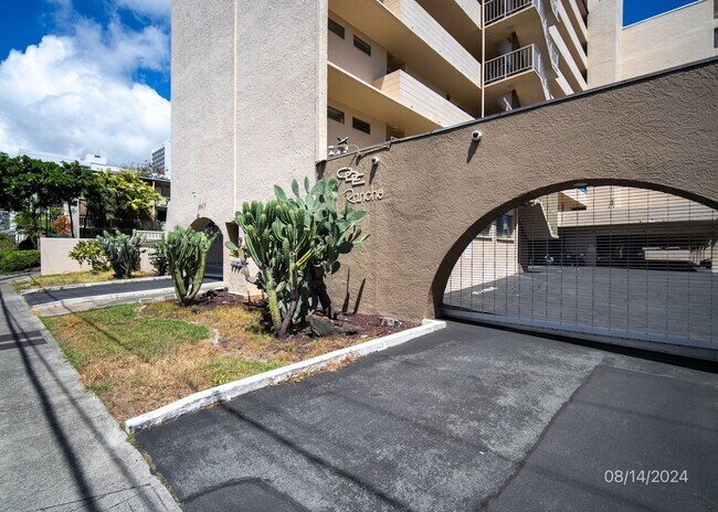 Building Photo - $2300  1 bd 2 ba 1 pkg -1447 Kewalo #705