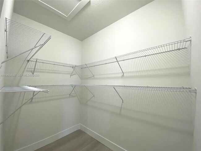 Building Photo - 5860 Lincoln St