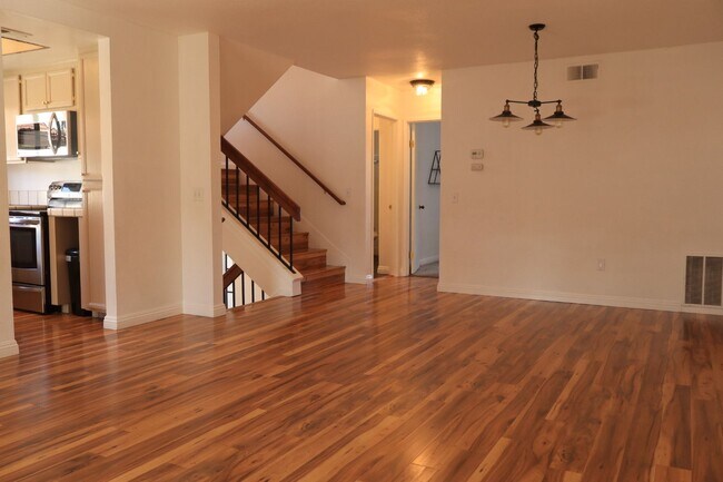 Building Photo - Spacious 3 bedrooms 3 full baths home in Chula Vista