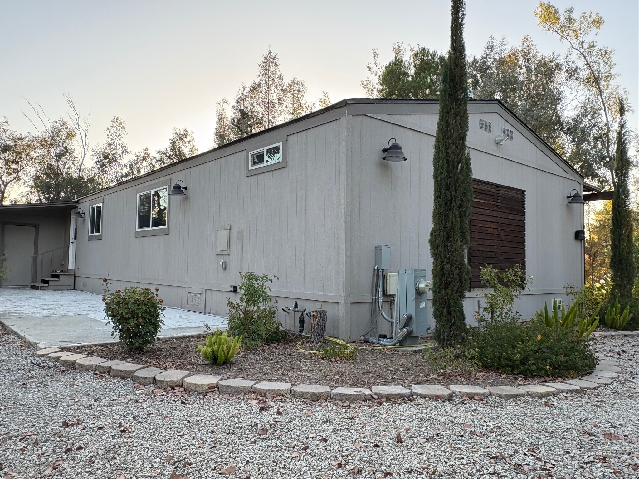 Building Photo - 35635 Glenoaks Rd