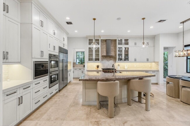 Building Photo - 17662 Cadena Dr