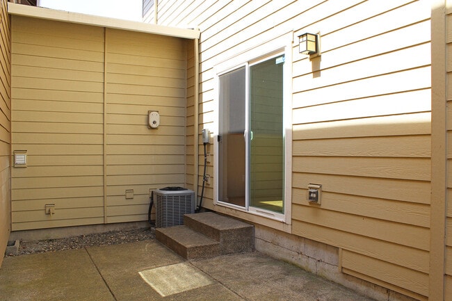 Building Photo - 321 NE Edgeway Drive