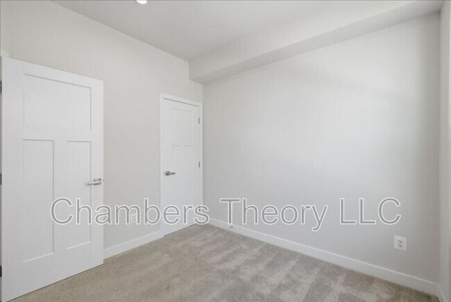 Building Photo - 4322 Ellipse Ter