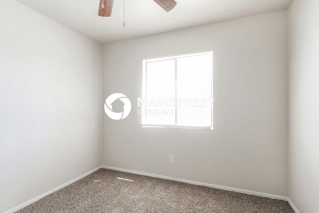 Building Photo - 4 Bedroom Pet-Friendly Home in TUCSON, AZ with Main Street Renewal