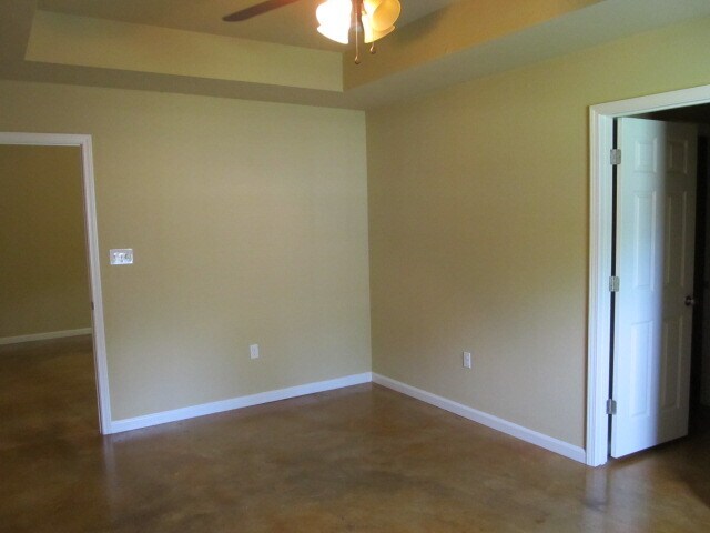 Building Photo - 3205 Horseshoe Cove
