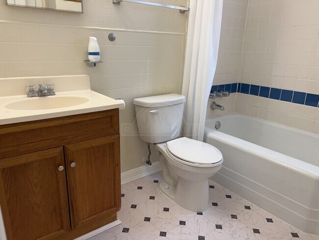 Building Photo - 1807 Poage Ave