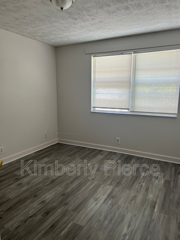 Building Photo - 1554 W 22nd St