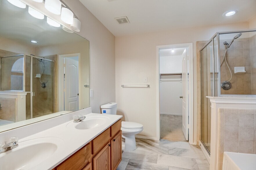 Master Bathroom - 1966 Bishop Hl