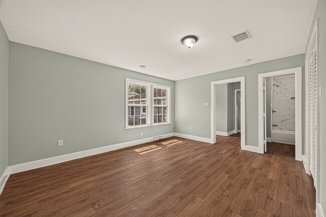 Building Photo - 10601 Ambursen St