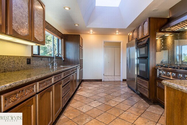 Building Photo - Oceanview Mountain Retreat Home On 3+ Acres