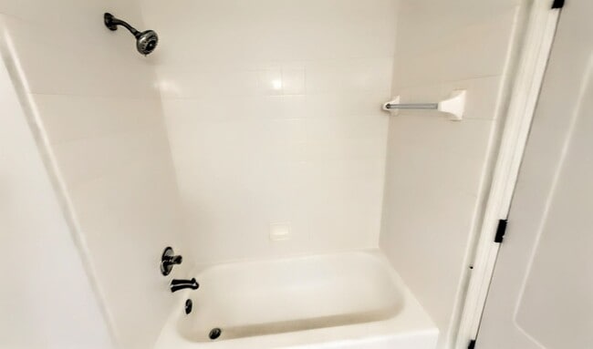 Building Photo - Annual unfurnished 2/2 condo in luxury development near Legacy Trail and Siesta Key.