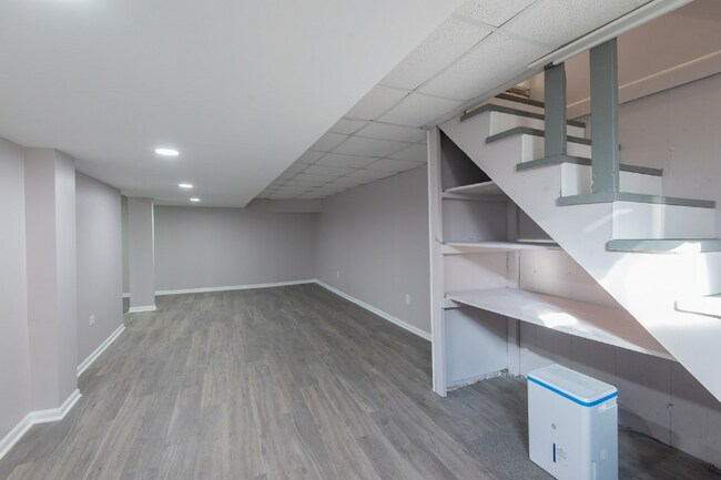 Building Photo - 209 N Dryden Pl