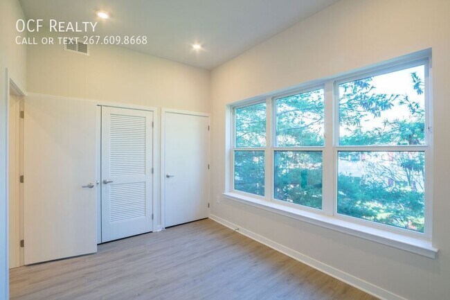 Building Photo - 1330 S Patton St