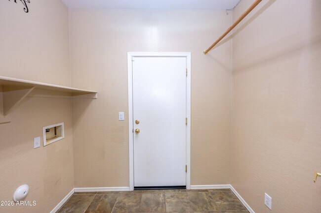 Building Photo - 2023 W Shackleton Dr