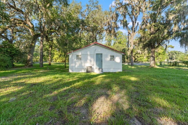 Building Photo - Modern Comfort Meets Country Charm 2BR/1BA...