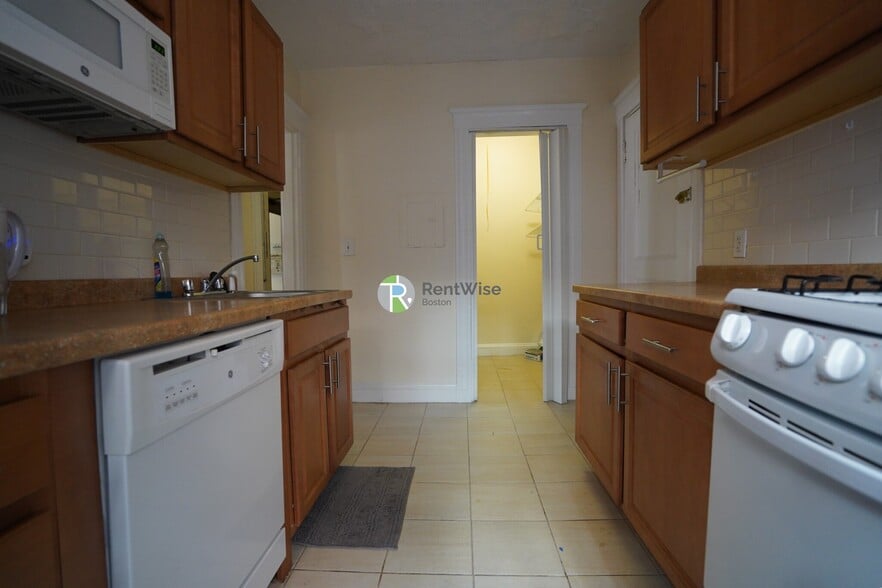 Building Photo - 5-11 Barrows St