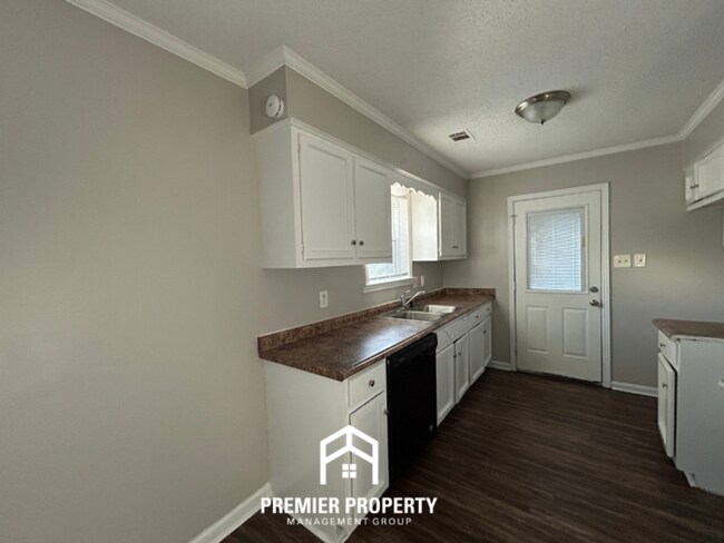 Building Photo - 9893 Cherokee Dr