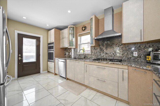 Building Photo - 85-16 Abingdon Rd