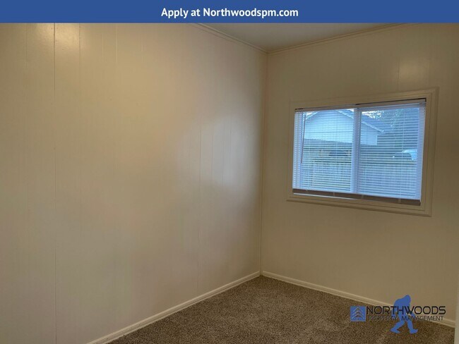 Building Photo - Newly Renovated 2 Bedroom 1 Bath Home Central Point