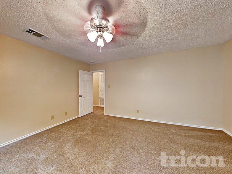 Building Photo - 8055 Chestnut Cedar Dr