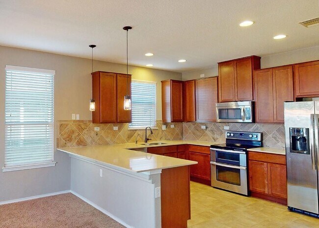 Building Photo - Large 4/3/2 Home in West Village at Creekside!