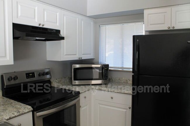 Building Photo - 139 Scottsdale Square