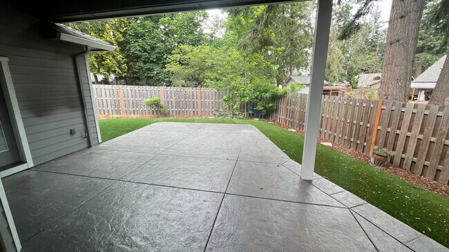 Building Photo - VIDEOTOUR: Executive-Style Custom Home, Incredible Quality! PETS WELCOME