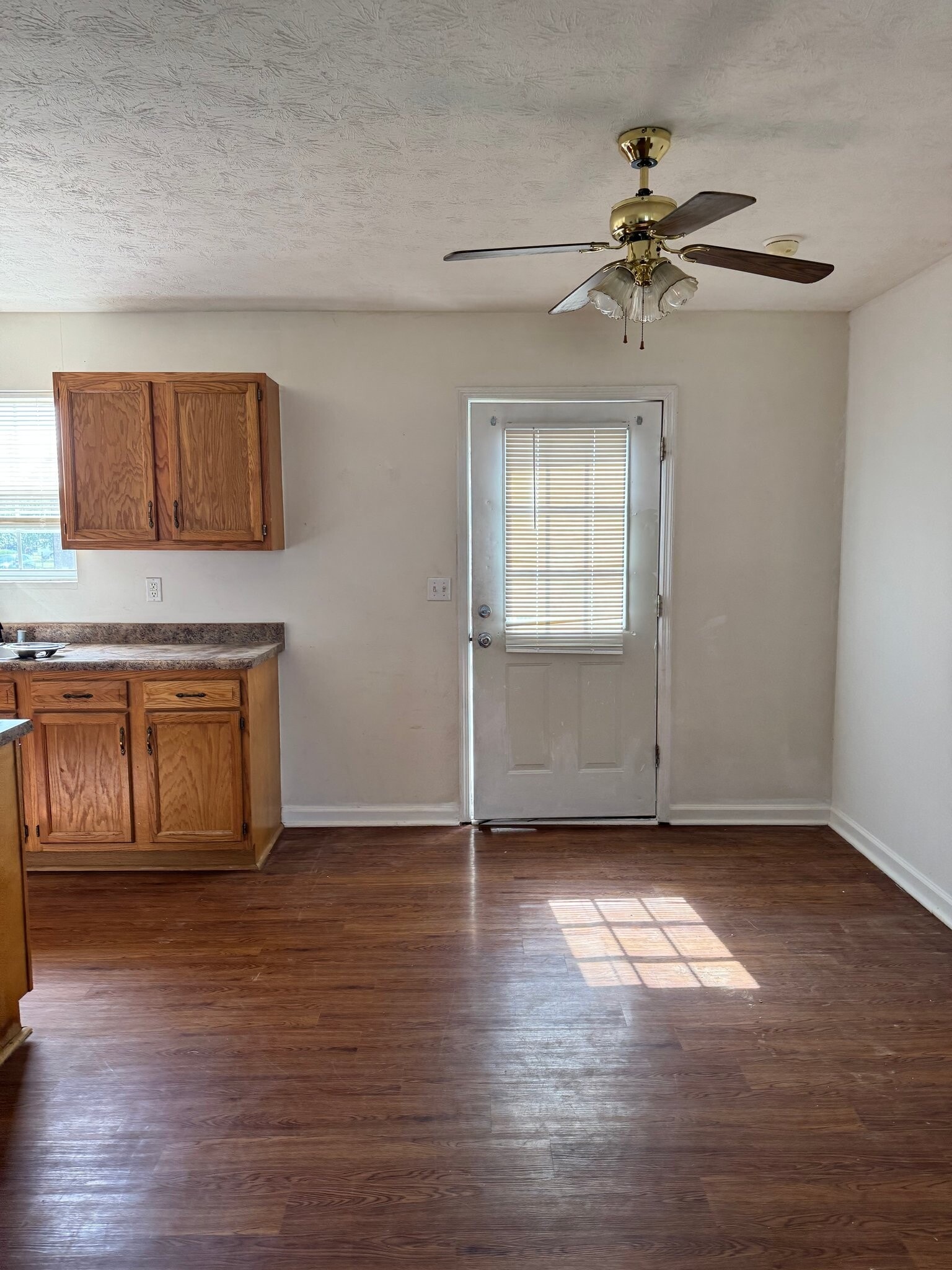 Building Photo - 910 Weeping Willow Dr