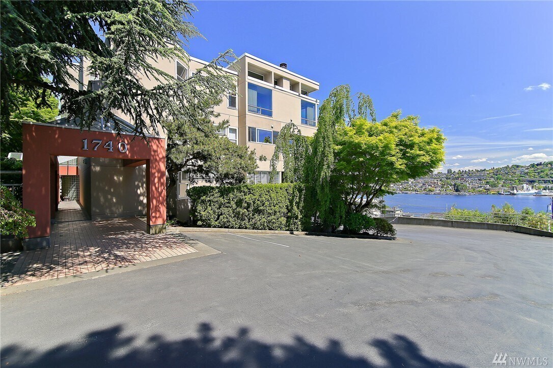 Building - 1740 Aurora Ave N