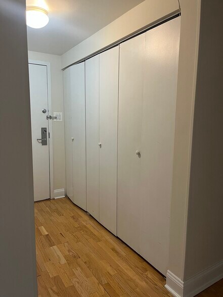 Great closets - 2001 Hamilton St