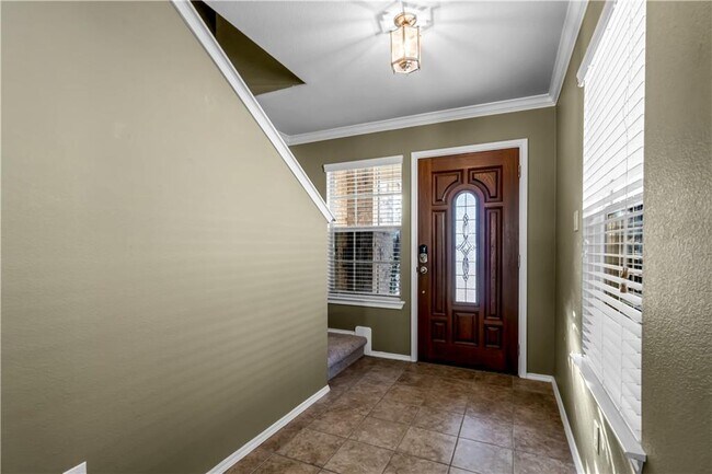 Building Photo - 145 Housefinch Loop