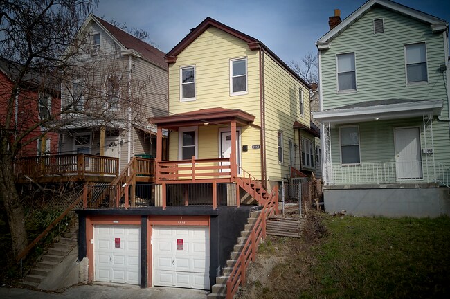 Building Photo - 2354 Victor St