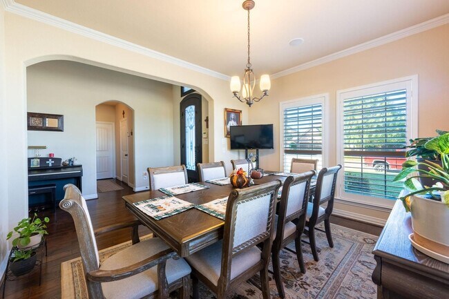Building Photo - 810 Miramar Dr