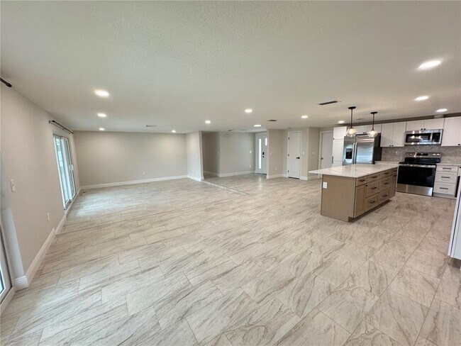 Building Photo - 4820 Shell Stream Blvd