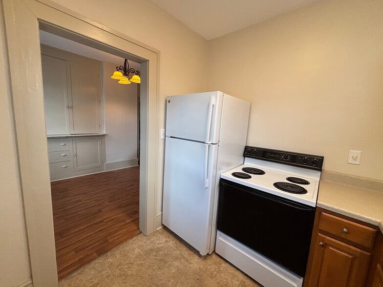 Building Photo - 1507 Hampton Ave SW