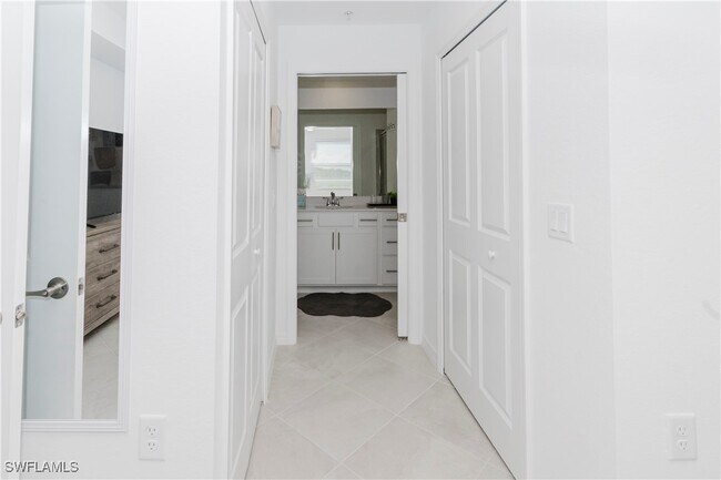 Building Photo - 15285 Grn Acrs Ave