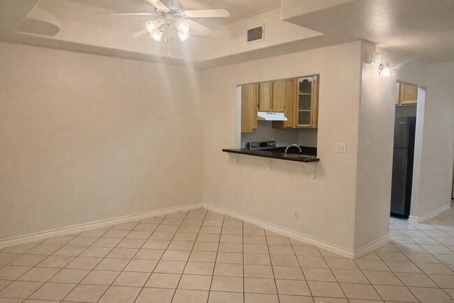 Building Photo - 1000 Ranchway Dr