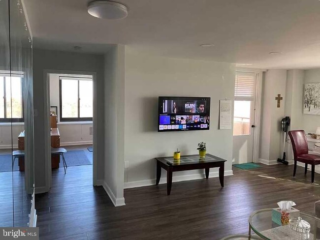 Building Photo - 1011 Arlington Blvd