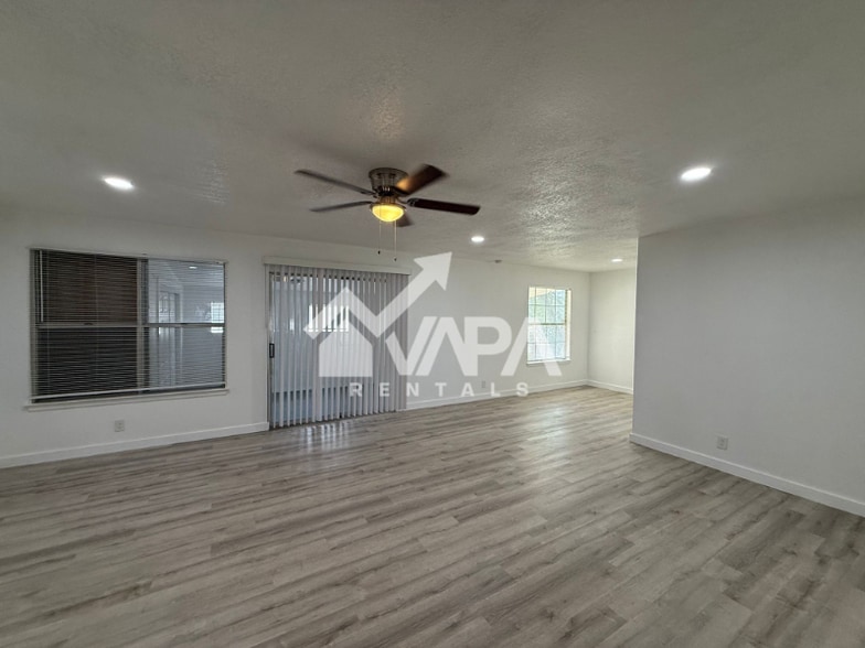 Building Photo - 6230 Viva Max Dr