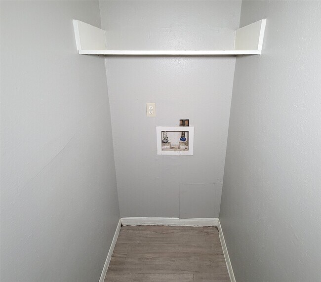 Building Photo - 13611 Ravensway Dr