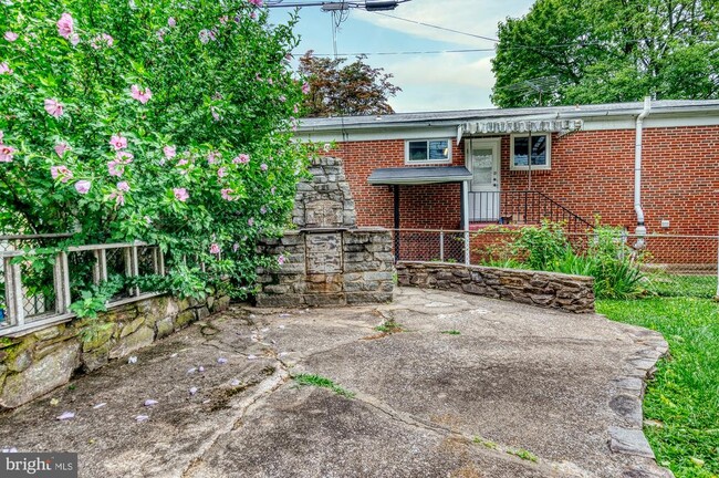Building Photo - 6233 Woodcrest Ave