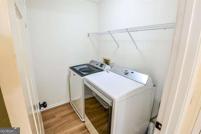 Building Photo - 1865 Oak Tree Hollow