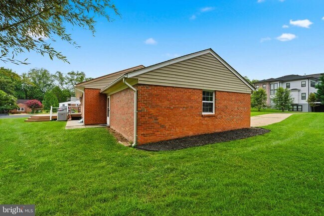 Building Photo - 1719 Melbourne Dr